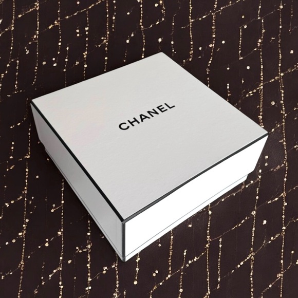 CHANEL Gift Box • WHITE • Excellent Condition! - Picture 1 of 6